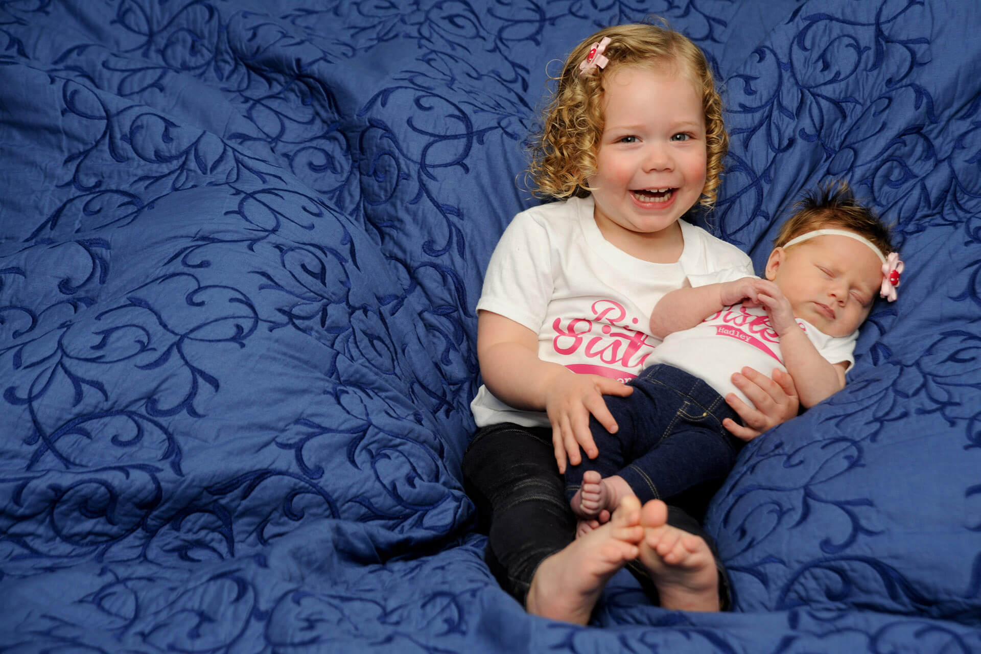 Best Detroit baby photographer works with families to capture first photos with siblings in their metro Detroit, Michigan area homes for baby picture photo session.