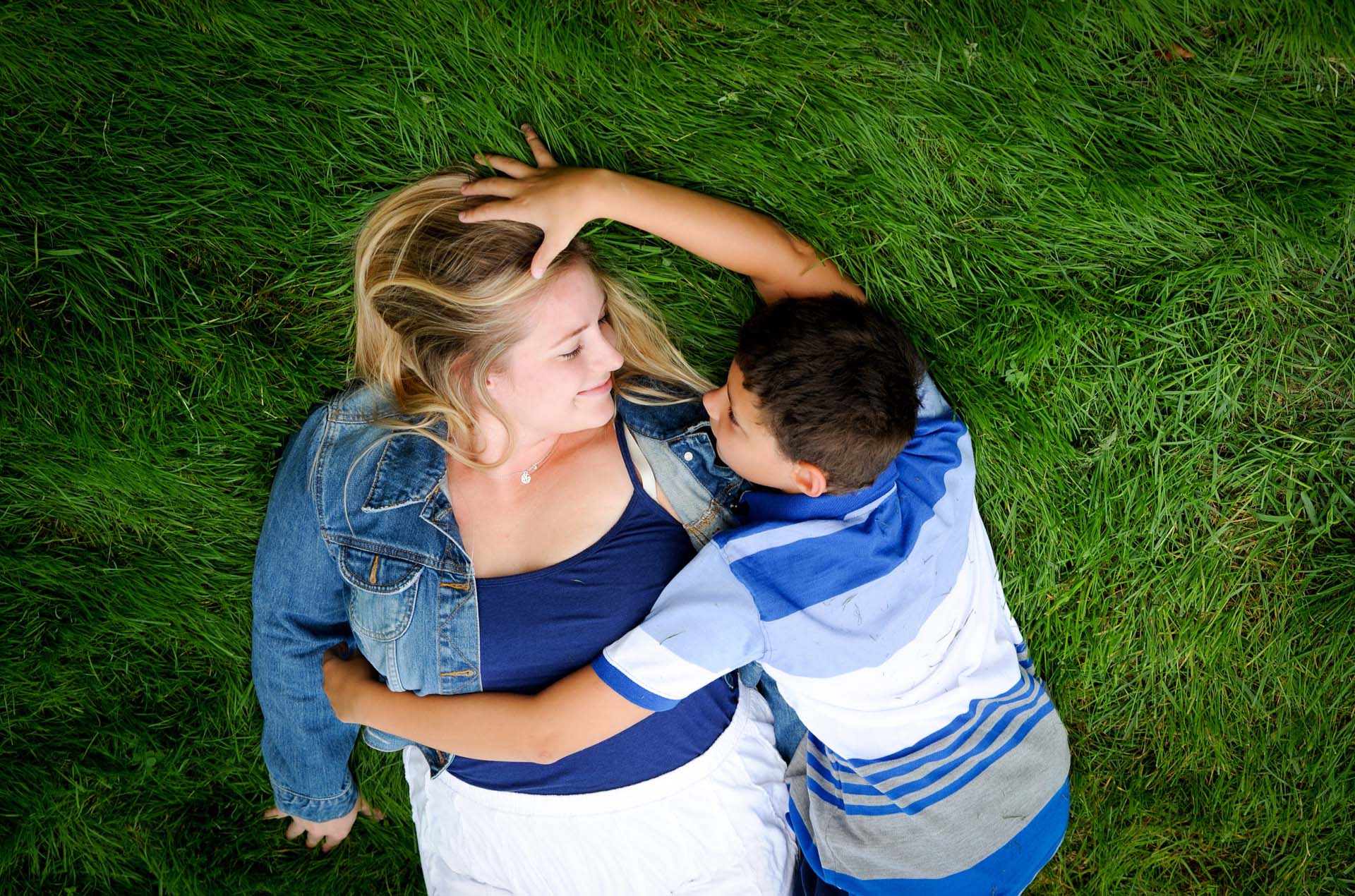Best Troy lifestyles photographer's fun and candid photos of a Michigan mom and her son playing in Troy, Michigan area.