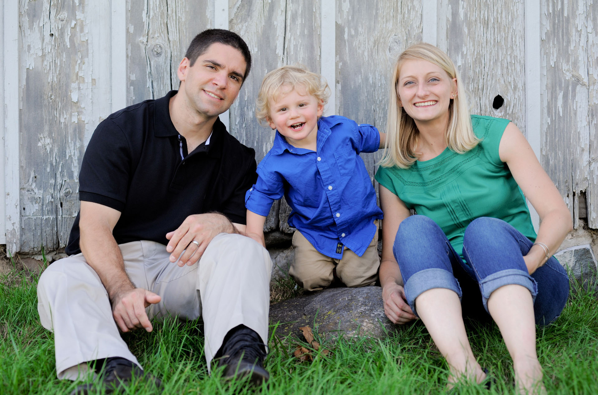 Best Troy lifestyles photographer' blends classic children's and kids photography sessions with lots of fun like this family portrait sessoin in Troy, Michigan.