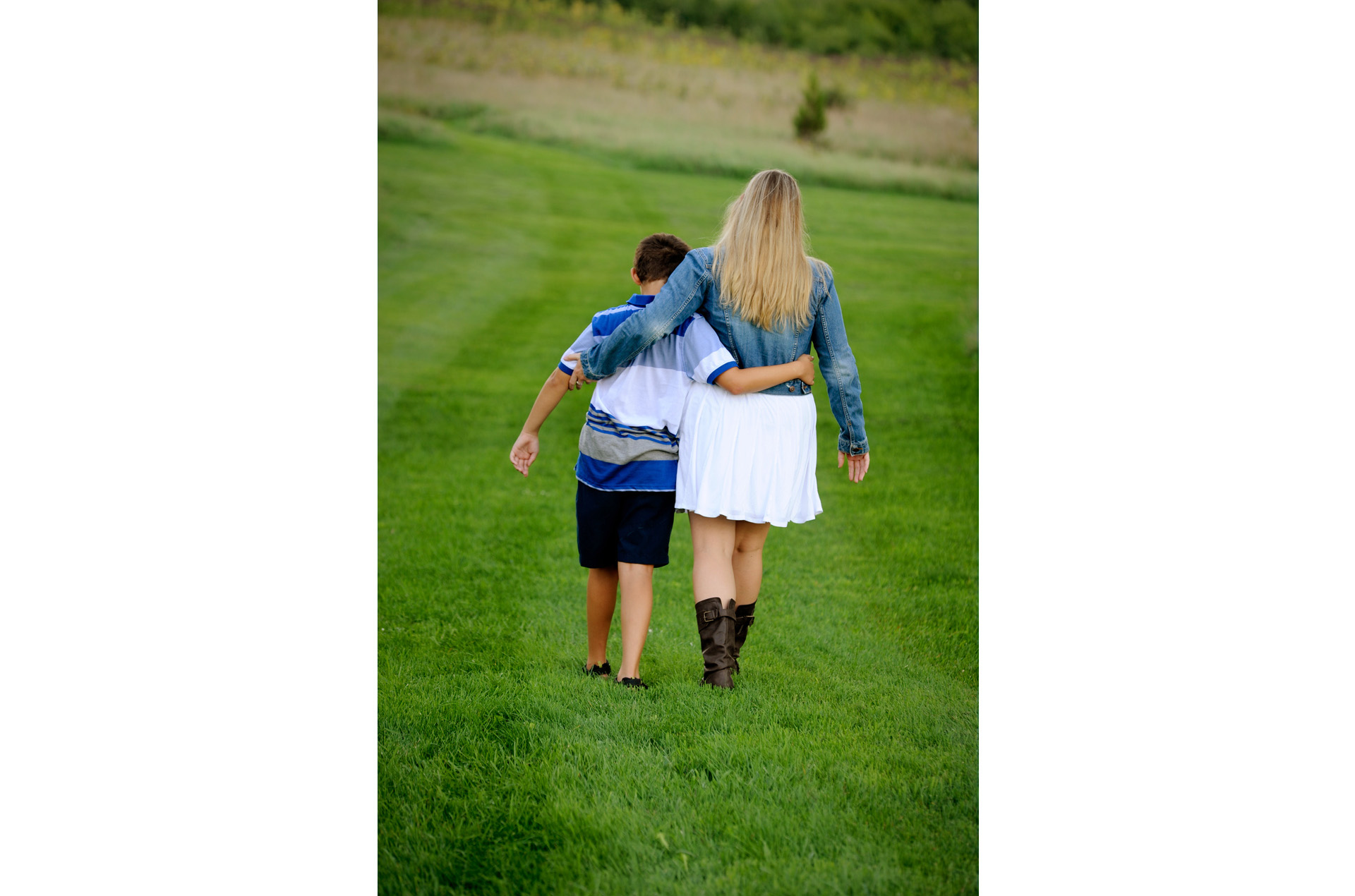 Best Troy lifestyles photographer's fun and candid photos of a Michigan mom and her son playing in Troy, Michigan area.