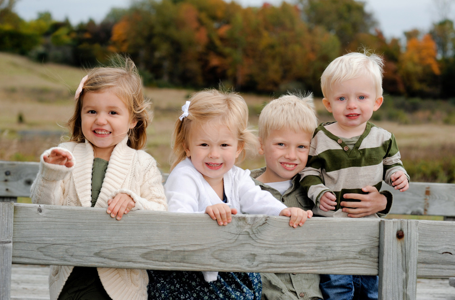 Best Troy lifestyles photographer's fun and candid children's and kids photos of a Michigan family playing together in the fall in Troy, Michigan.
