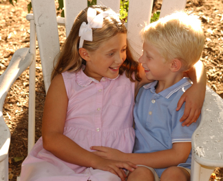 Michigan photojournalist comes to your home for family photos